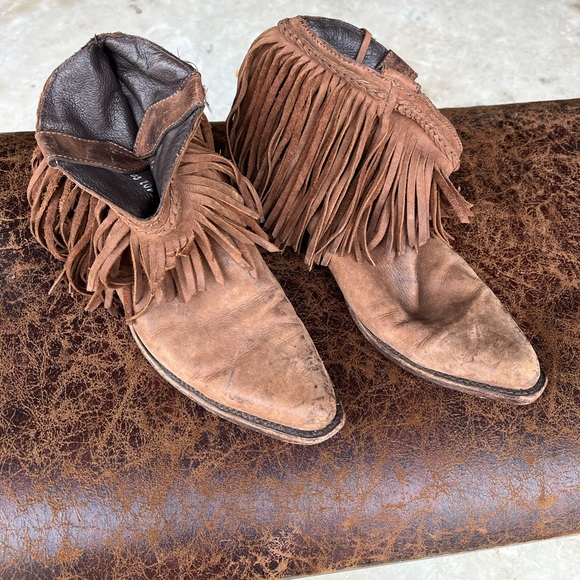 Women’s brown Leather tasseled booties - Picture 2 of 3